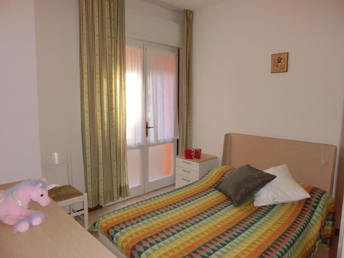 Nice Two-Bedroom Apartment 150M From The Beach Бибионе Экстерьер фото