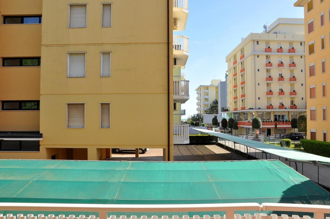 Nice Two-Bedroom Apartment 150M From The Beach Бибионе Экстерьер фото