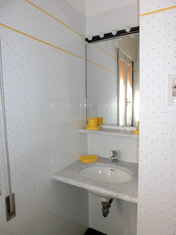 Nice Two-Bedroom Apartment 150M From The Beach Бибионе Экстерьер фото
