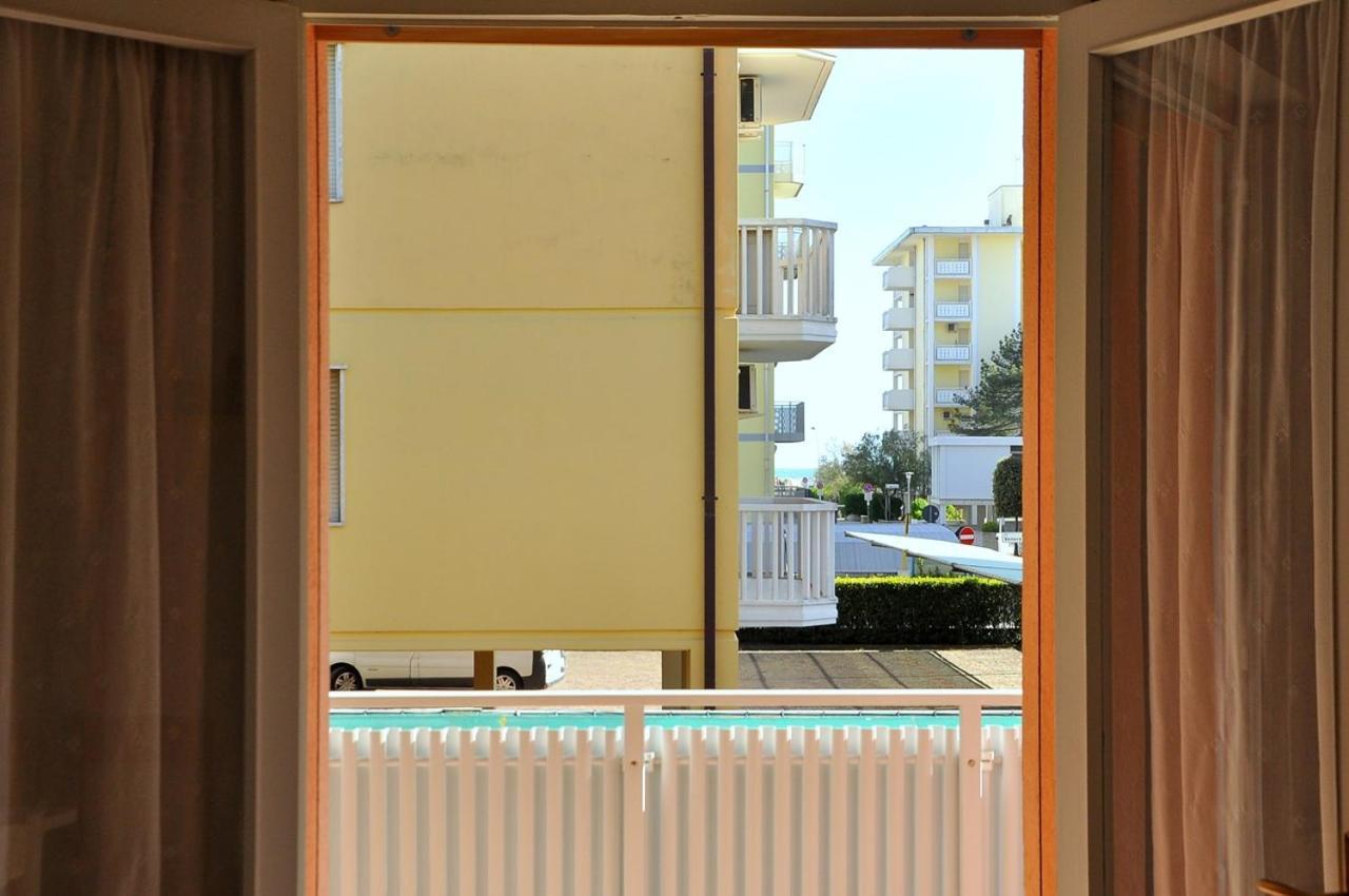 Nice Two-Bedroom Apartment 150M From The Beach Бибионе Экстерьер фото