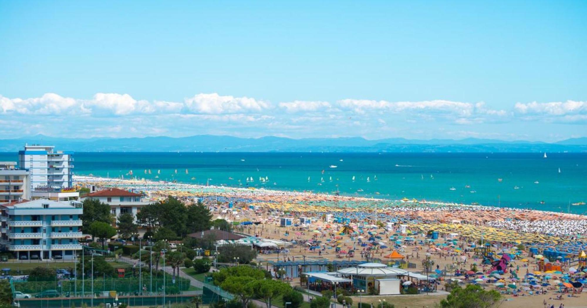Nice Two-Bedroom Apartment 150M From The Beach Бибионе Экстерьер фото