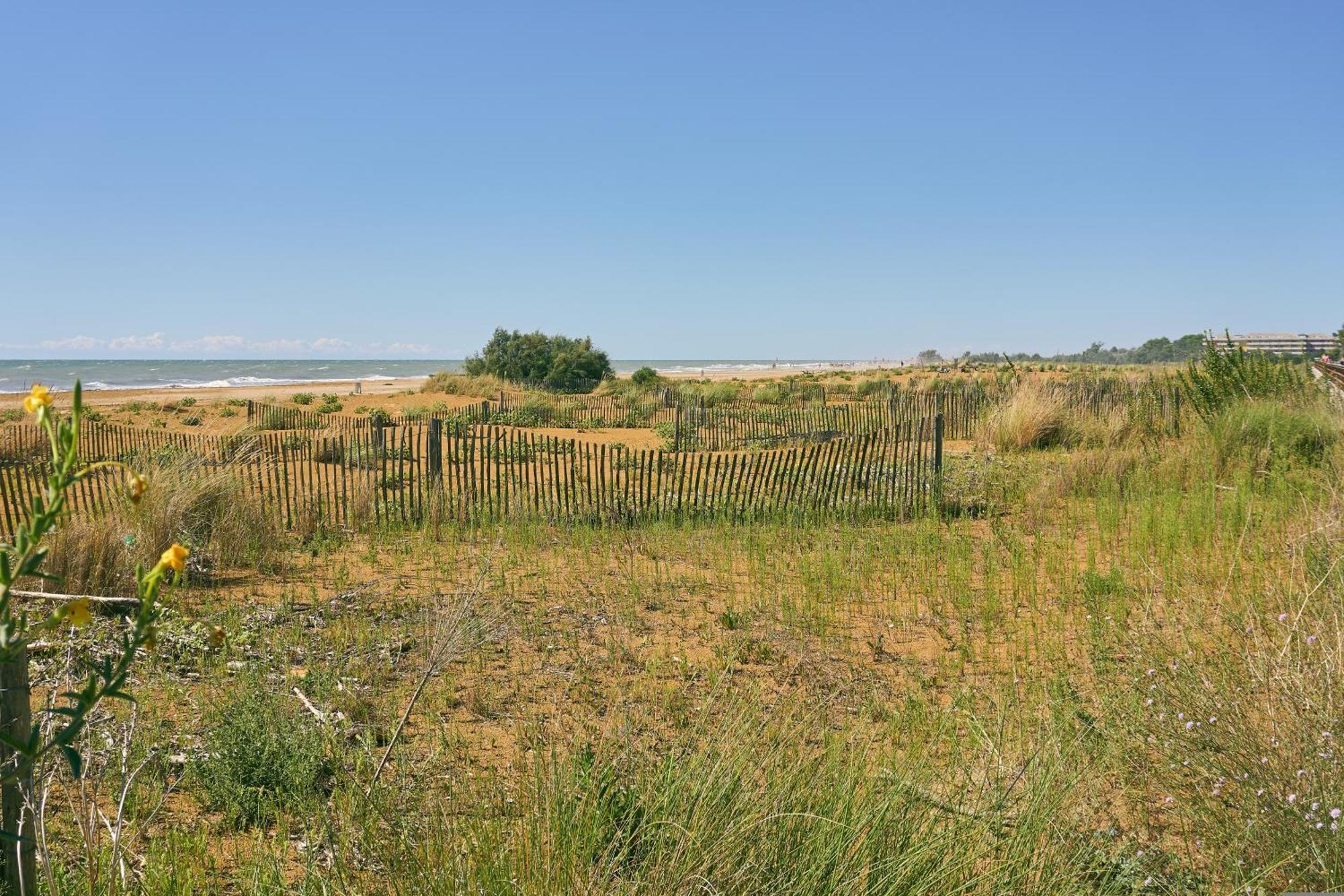 Nice Two-Bedroom Apartment 150M From The Beach Бибионе Экстерьер фото